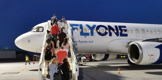 Airbus A320 Flyone. Посадка пассажиров в самолет