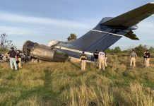 Обломки самолета MD-87 N987AK после пожара