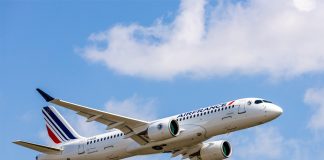 Airbus A220-300 Air France в полете