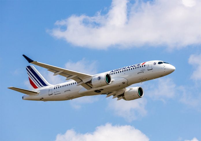 Airbus A220-300 Air France в полете