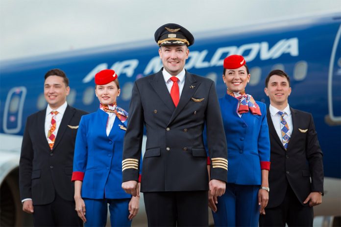 Пилоты и бортпроводники Air Moldova в новой форме