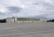 Терминал в аэропорту Херсон. Вид со стороны перрона
