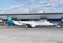 Embraer 195 МАУ в аэропорту Одесса