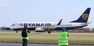 Ryanair полностью перешла на мобильные посадочные талоны Boeing 737-800 Ryanair