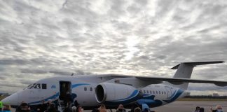 Посадка пассажиров в Ан-148 Air Ocean Airlines