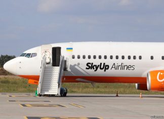 Boeing 737-800 SkyUp