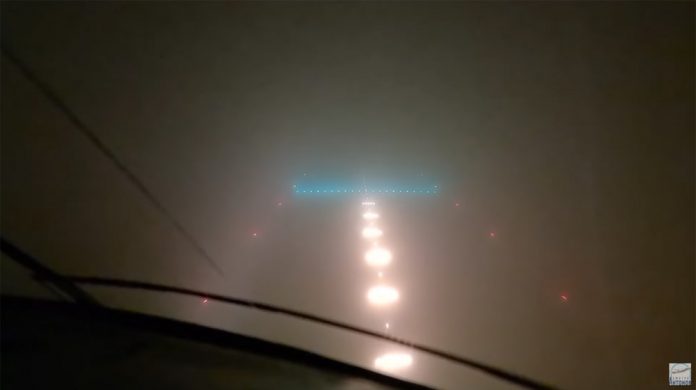 Посадка Ан-225 Мрия в сильный туман в аэропорту Линц