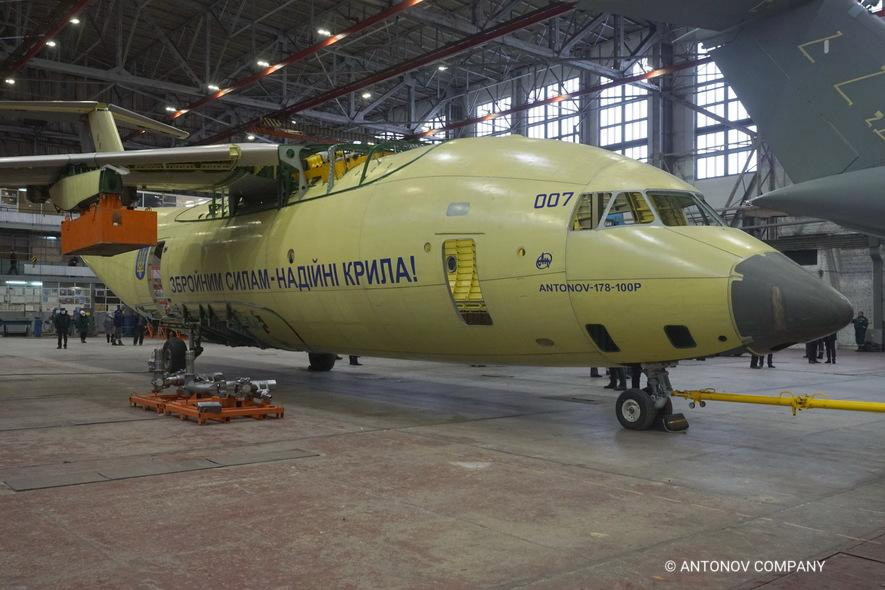 Собранный планер первого Ан-178-100Р для украинской армии
