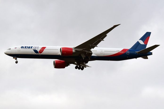 Boeing 777-300ER Azur Air с регистрацией VQ-BZD. Этот борт Azur Air Ukraine зарегистрировала в Украине под номером UR-AZR