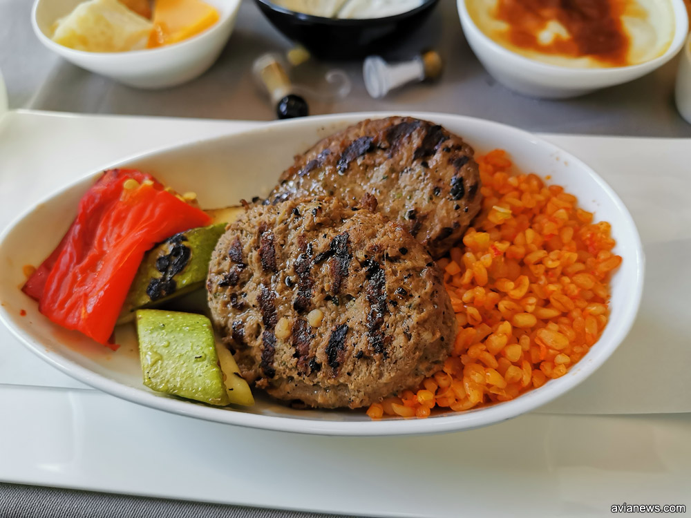 Основное блюдо в бизнес-классе Turkish Airlines