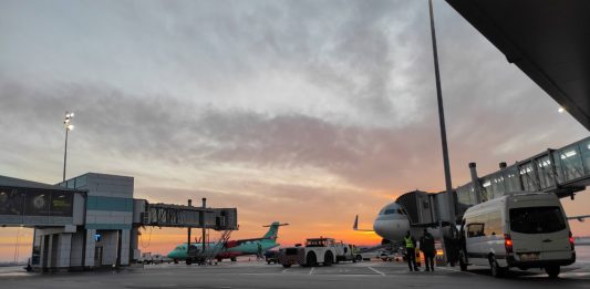Літаки на пероні в аеропорту Одеса