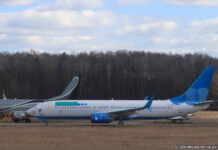 Арестованный самолет Boeing 737-800 российского лоукостера "Победа" в аэропорту Вильнюса