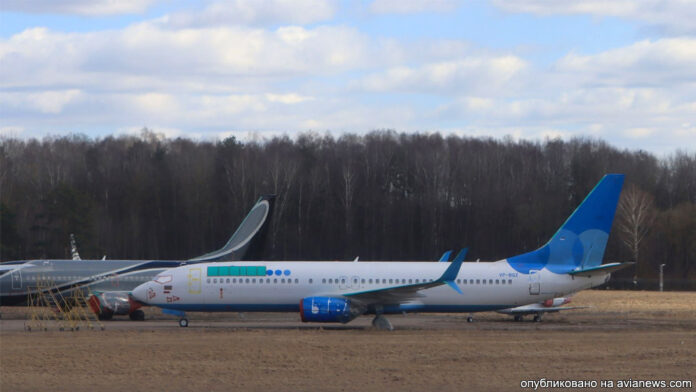 Арестованный самолет Boeing 737-800 российского лоукостера 