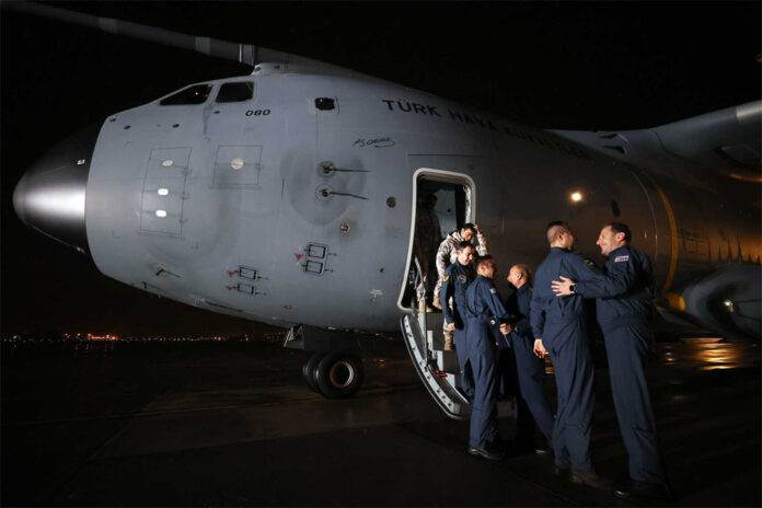 Військово-транспортний літак Airbus A400 Повітряних сил Туреччини після прибуття з Києва на авіабазу в Кайсері