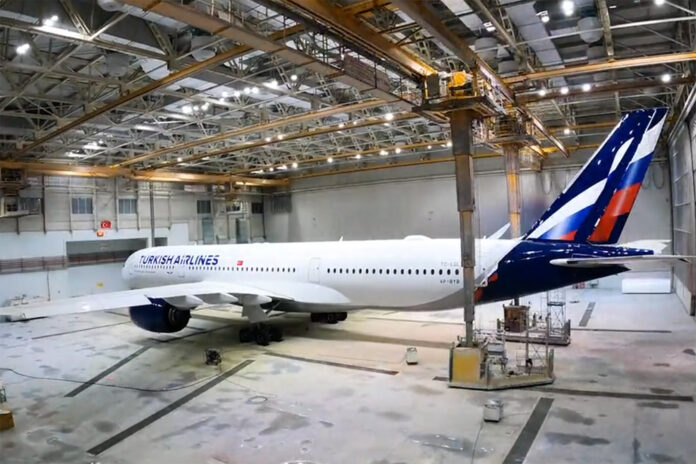 Процес перефарбування Airbus A350 Turkish Airlines