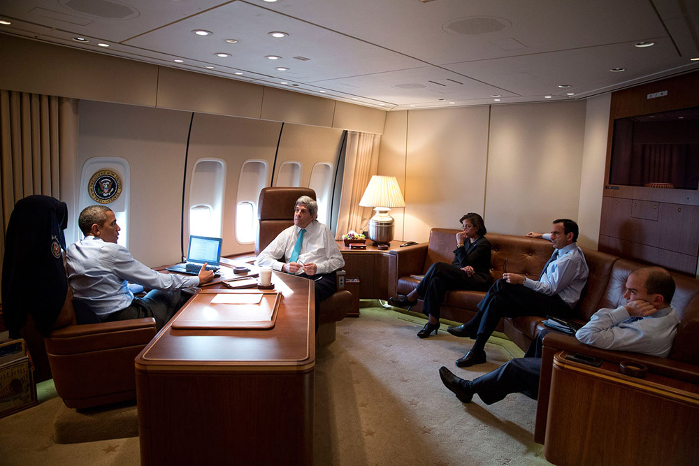 Кабінет президента США в літаку VC-25A Air Force One