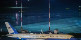 Літак VC-32A Air Force One, який привіз Джо Байдена з Жешува в Варшаву