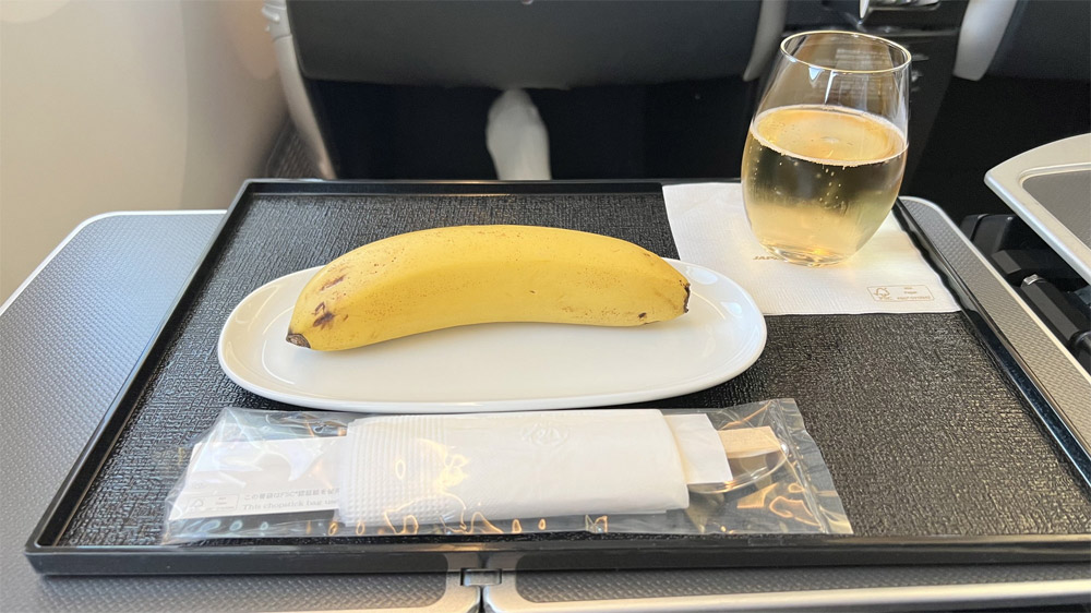 Банан - харчування у бізнес-класі Japan Airlines