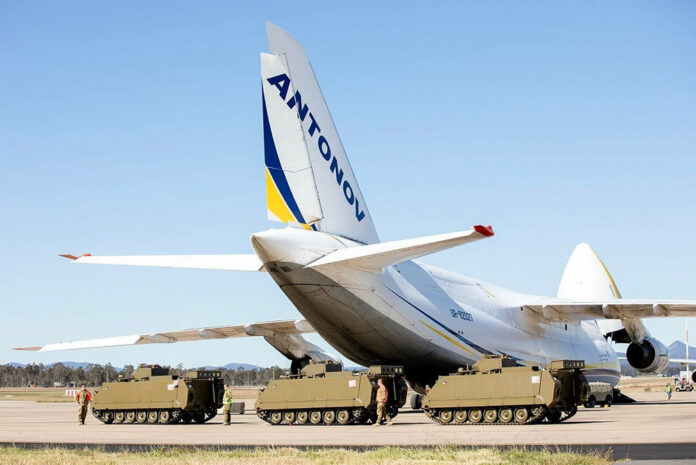 Український Ан-124 Руслан готується до перевезень бронетранспортерів M113AS4, які Україні передала Австралія