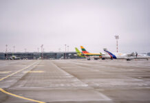 Літаки на пероні в аеропорту Рига