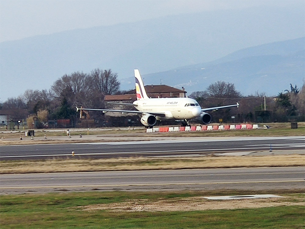 A319 ER-AXL Air Moldova в аеропорту Верона