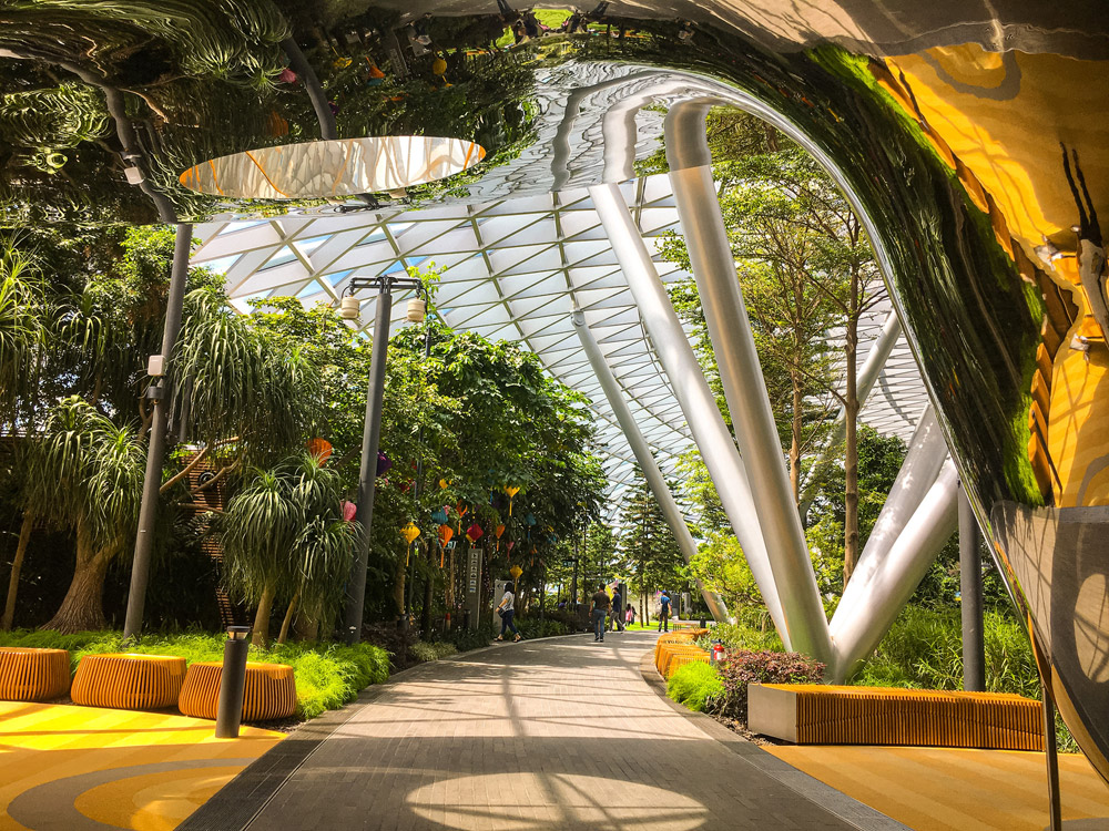 Парк в терміналі Jewel Changi Airport, аеропорт Чангі