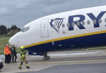 Поврежденная носовая стойка шасси Boeing 737-800 Ryanair. Аэропорт Дублин