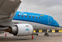 Самолет KLM с радугой