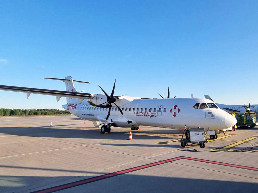 ATR 72, который выполняет перевозки Supernova Airlines