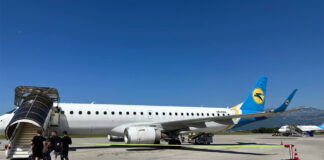 Embraer E190 UR-EMA "Роза Ветров", но в ливрее МАУ