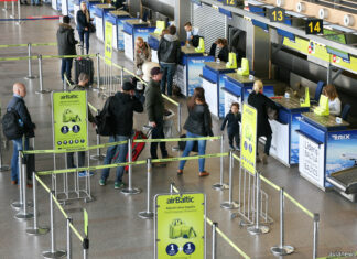 Регистрация пассажиров в аэропорту на рейс airBaltic
