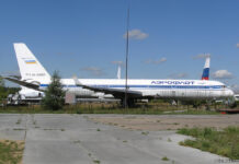 Самолет Ту-204 в нелетном состоянии