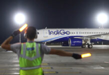 Airbus A320 IndiGo заруливает на стоянку.