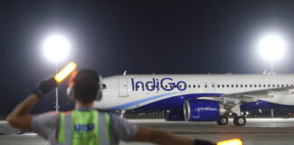 Airbus A320 IndiGo заруливает на стоянку.