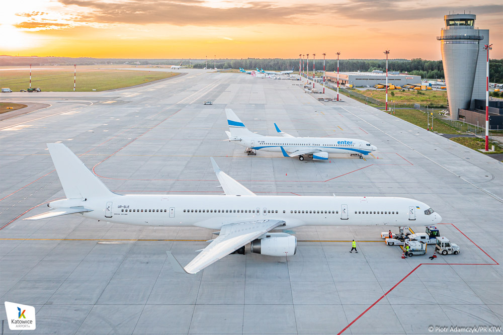 Boeing 757-300 Skyline Express