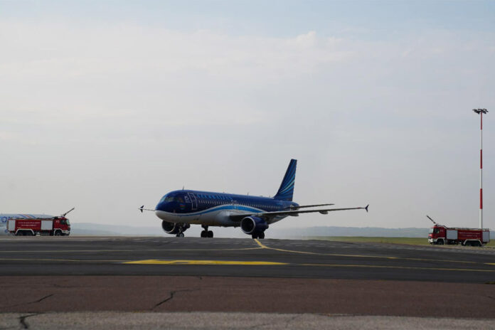 Встреча первого рейса Баку-Кишинев AZAL в аэропорт Кишинева