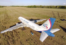 Airbus A320 RA-73805 "Уральских авиалиний" на пшеничном поле в Новосибирской области