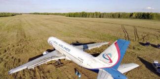 Airbus A320 RA-73805 "Уральских авиалиний" на пшеничном поле в Новосибирской области