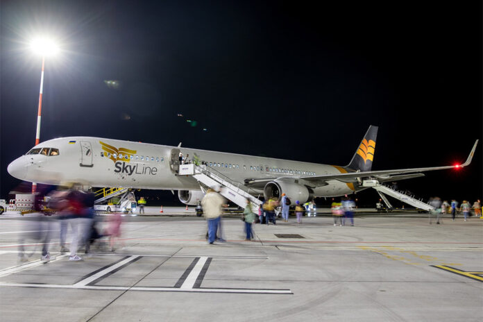 Boeing 757-300 в ливрее Skyline Express