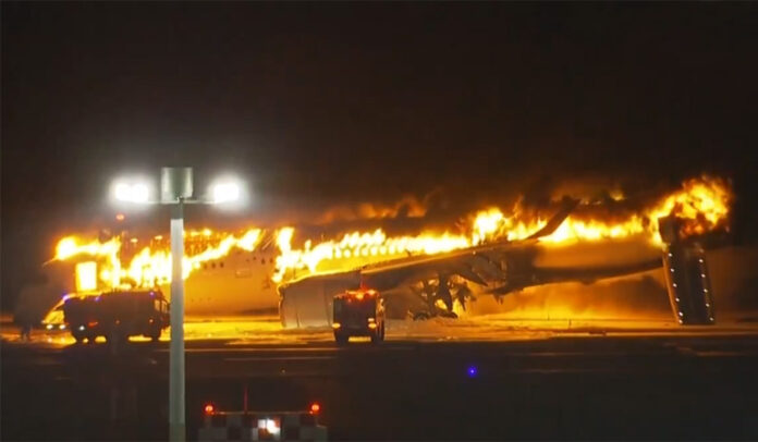 Airbus A350-900 Japan Airlines в огне