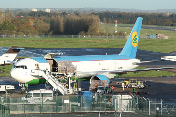 Грузовой самолет Boeing 767F