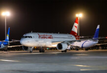 Airbus A320 Austrian Airlines заруливает на стоянку