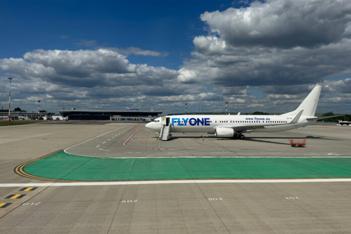 Boeing 737 в ливрее Flyone в аэропорту Кишинев