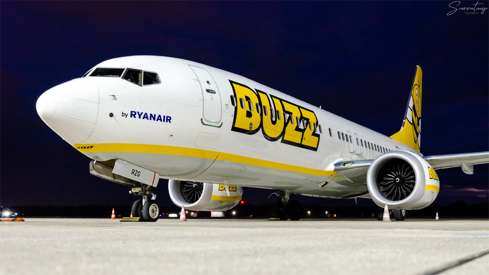 Boeing 737-8200 MAX BUZZ - дочки Ryanair