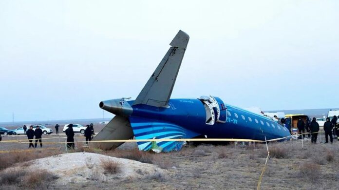 Хвостовая часть разбившегося в Актау Embraer 190 AZAL