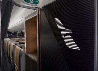 Салон бизнес-класса с каютами Flagship Suite в Boeing 787-9 American Airlines