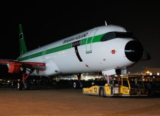 Airbus A321neo в ретро-ливрее Transavia на заводе в Гамбурге до установки двигателей