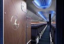 Салон Boeing 737 MAX 8 LOT с новыми креслами Recaro
