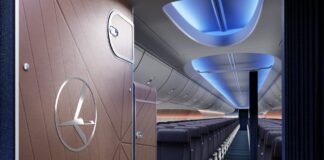 Салон Boeing 737 MAX 8 LOT с новыми креслами Recaro