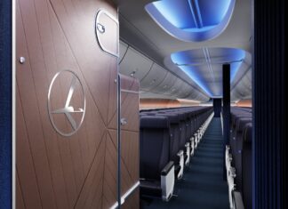 Салон Boeing 737 MAX 8 LOT с новыми креслами Recaro